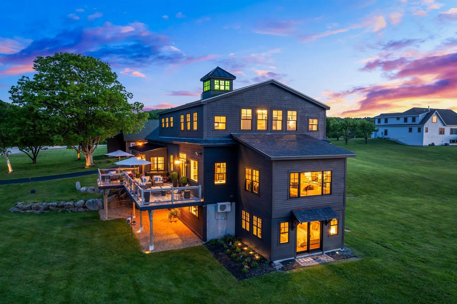 Extraordinary Estate With Breathtaking Panoramic Views