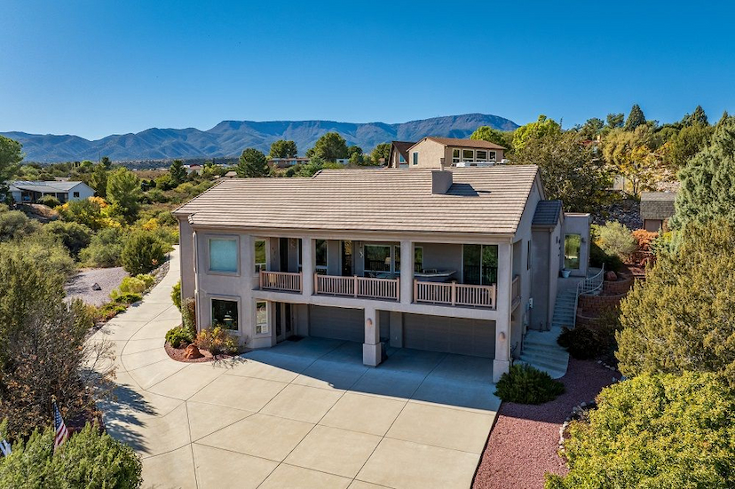 Mountain & Red Rock Views!
