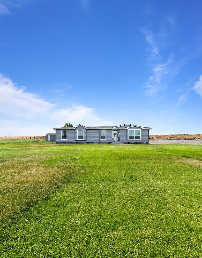 Spacious Country Living Awaits