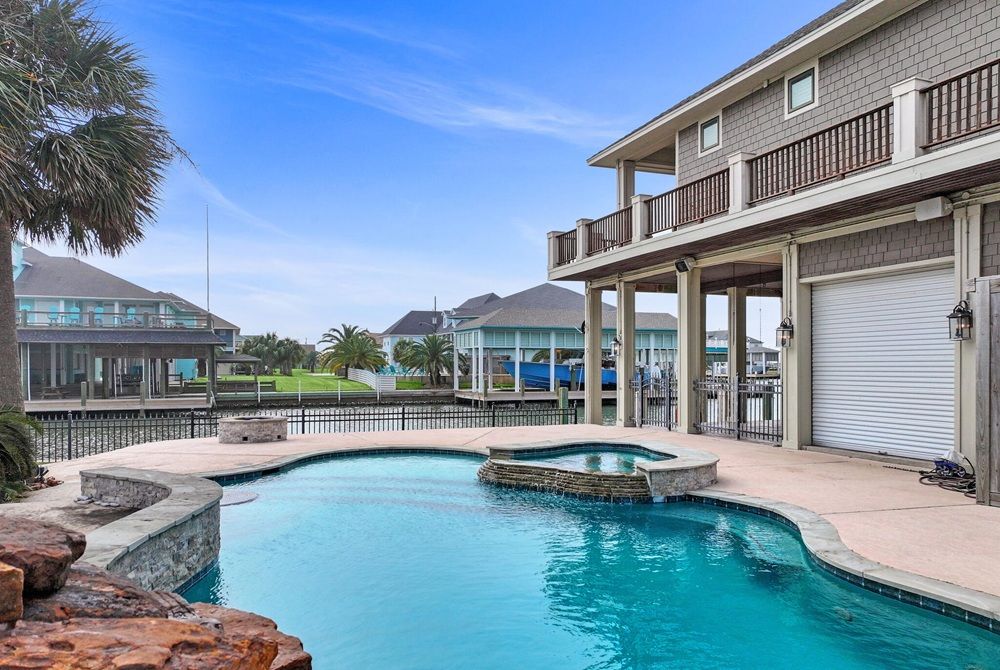 1239 Lagoon Dr