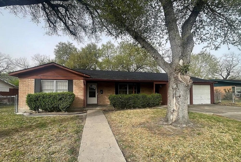 3403 Redwood Dr