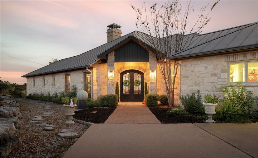 Gorgeous Residence With Stunning Views