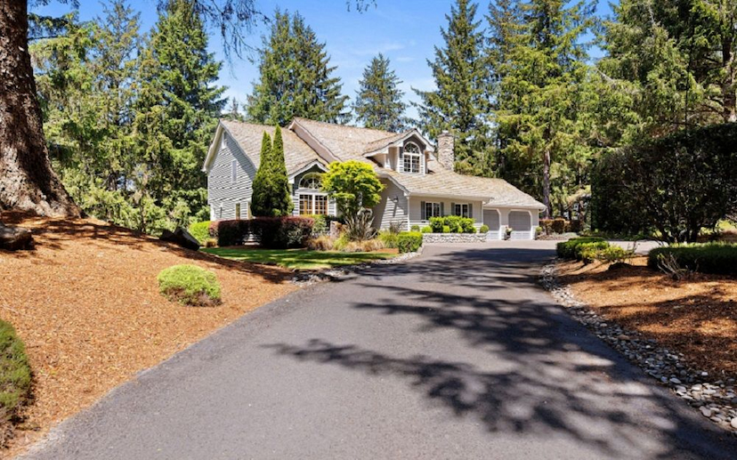 Serene Coastal Retreat Nature, Privacy, And Convenience Awaits