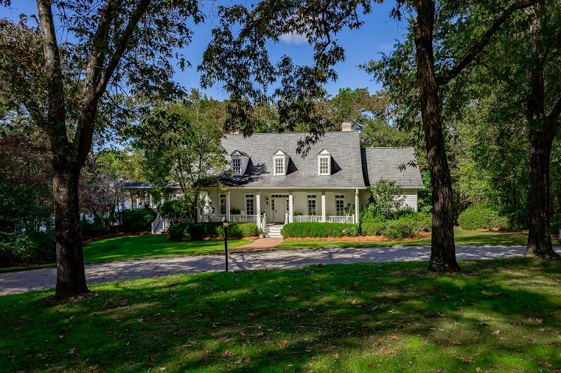 Lakefront Equestrian Retreat
