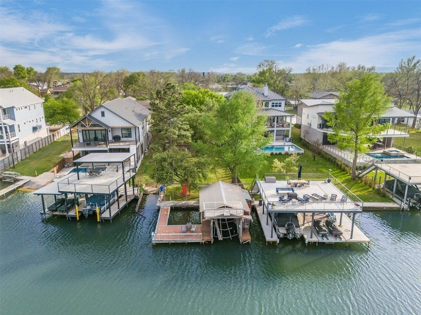 320 Harris Loop