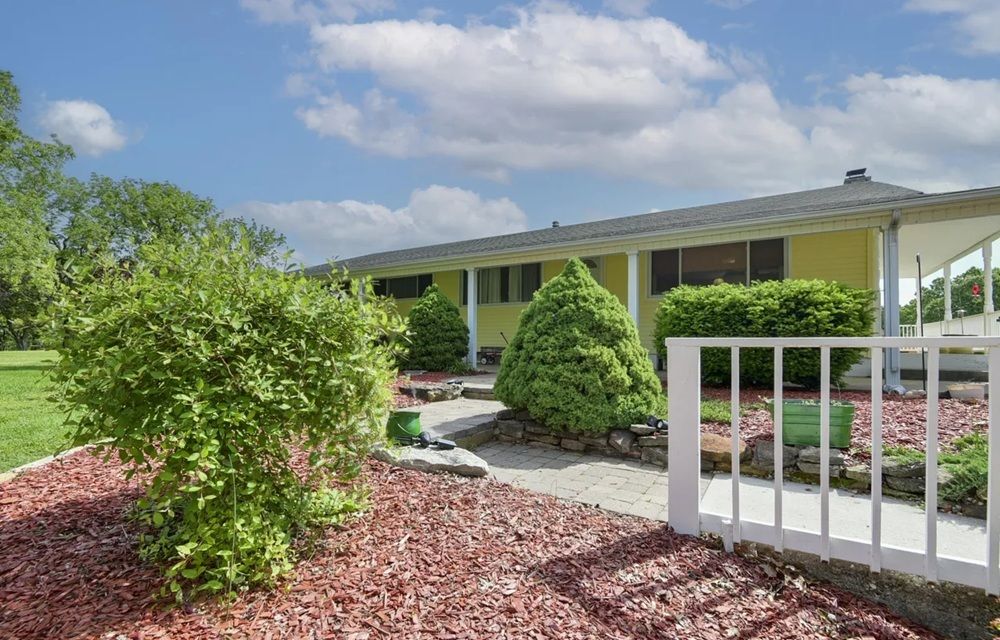 Stunning 8-Acre Country Retreat In Crane, MO!