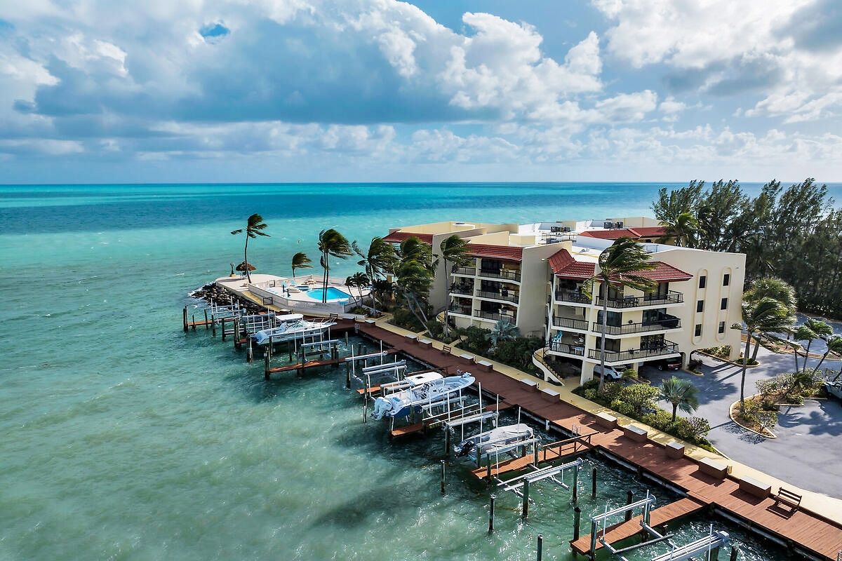At Ocean’s Edge Seapointe Condominium “The Heart Of The Florida Keys”