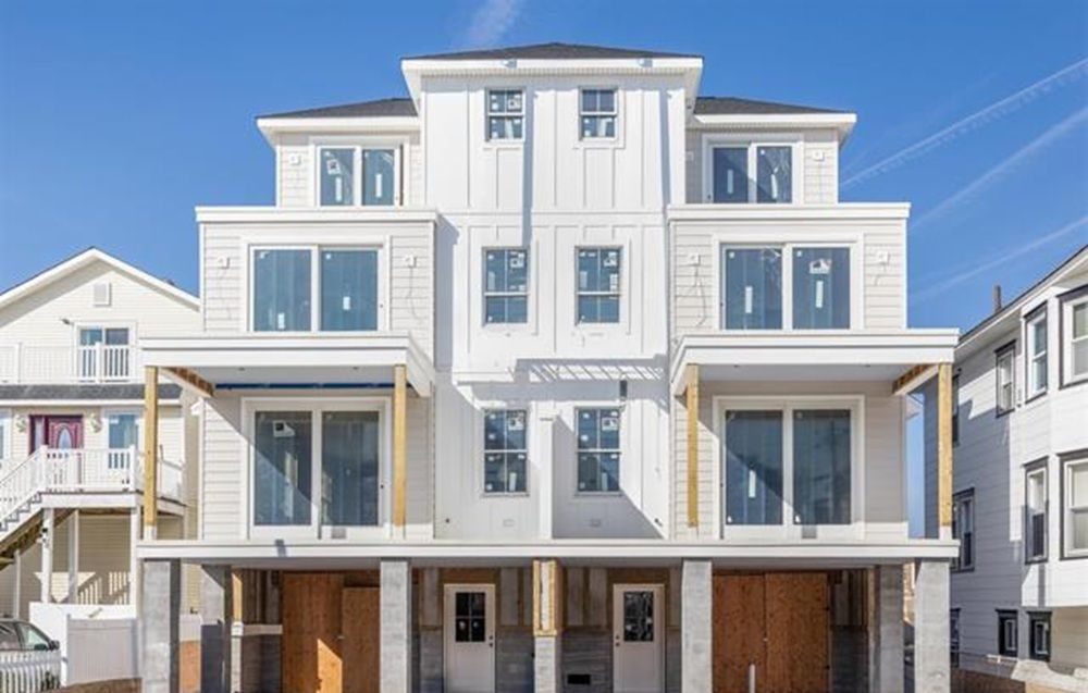 10 N Newport Avenue