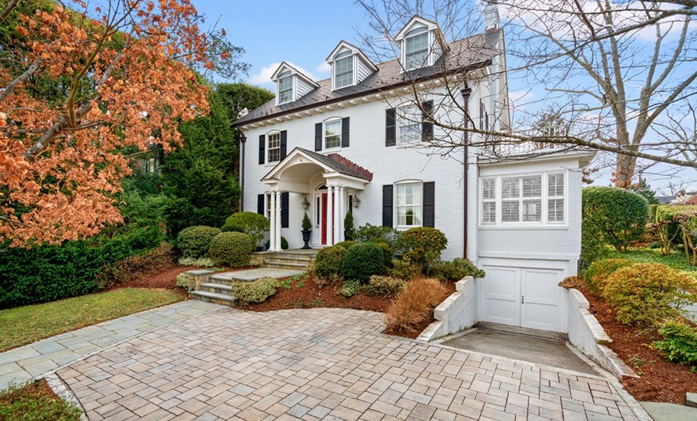 Timeless 1926 Colonial In Coveted Belle Haven