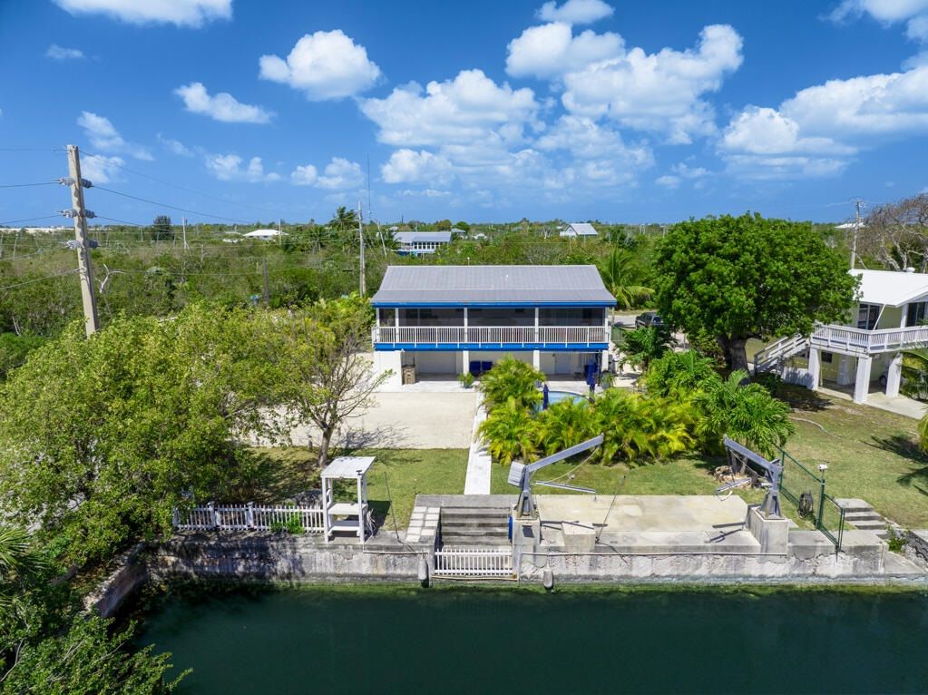 421 Ixora Dr