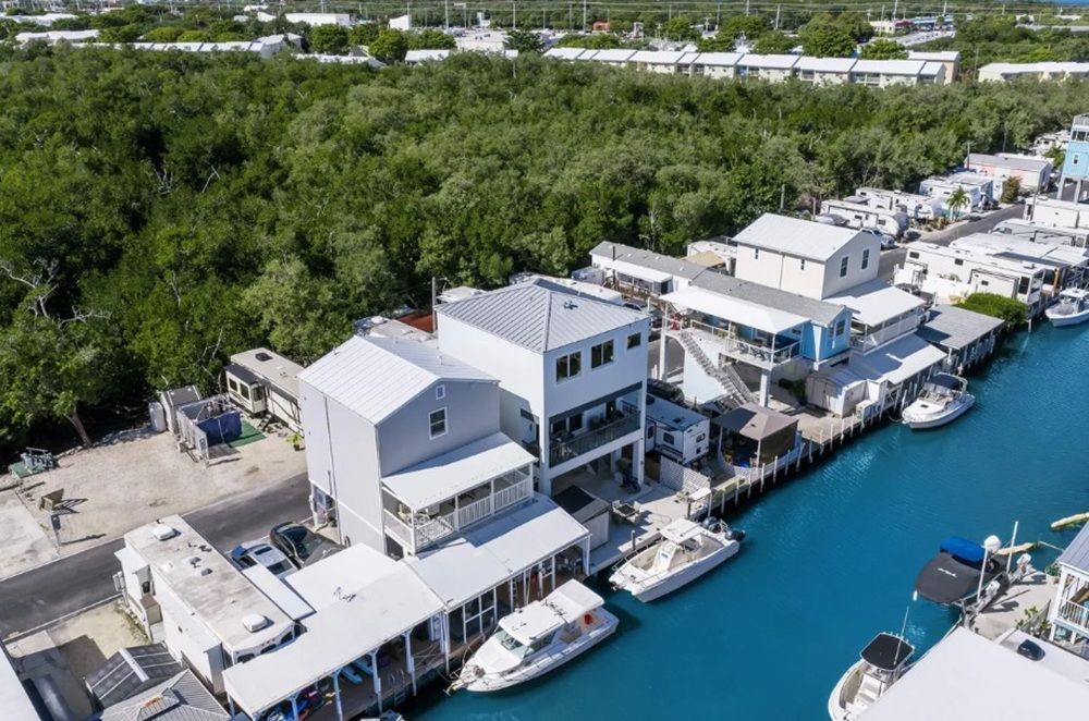 6099 Overseas Highway 83W