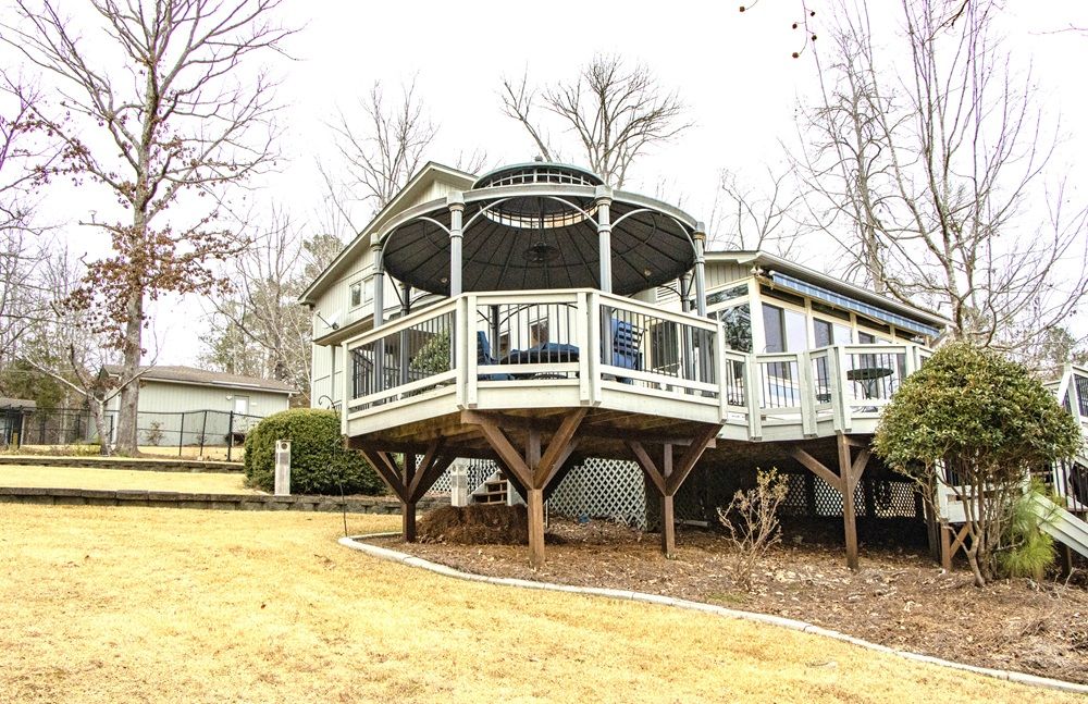 Lakefront Home With Workshop, Docks