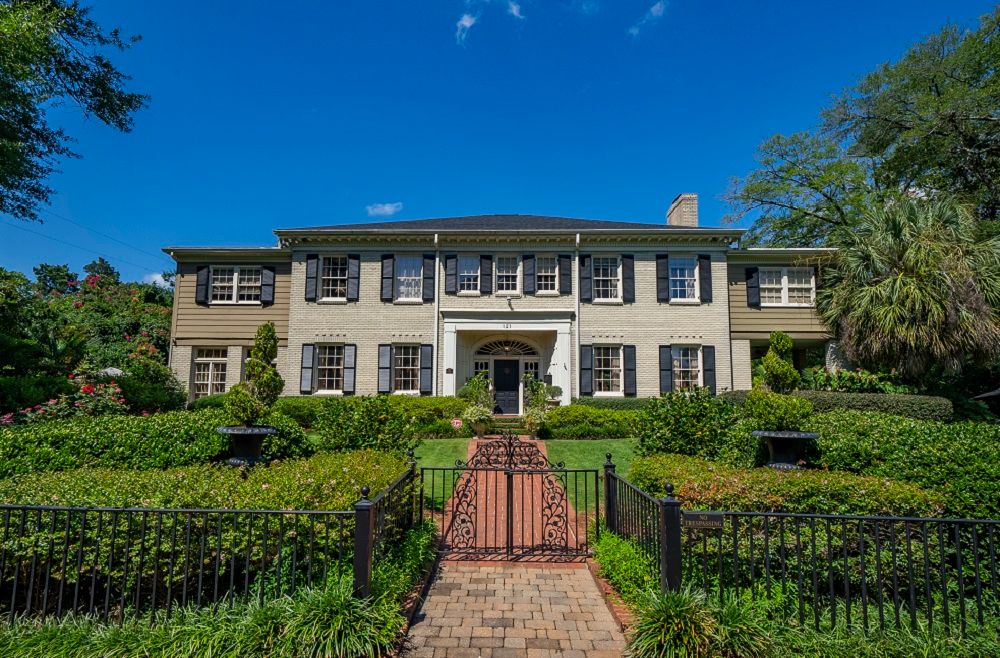 A Timeless Columbia Estate