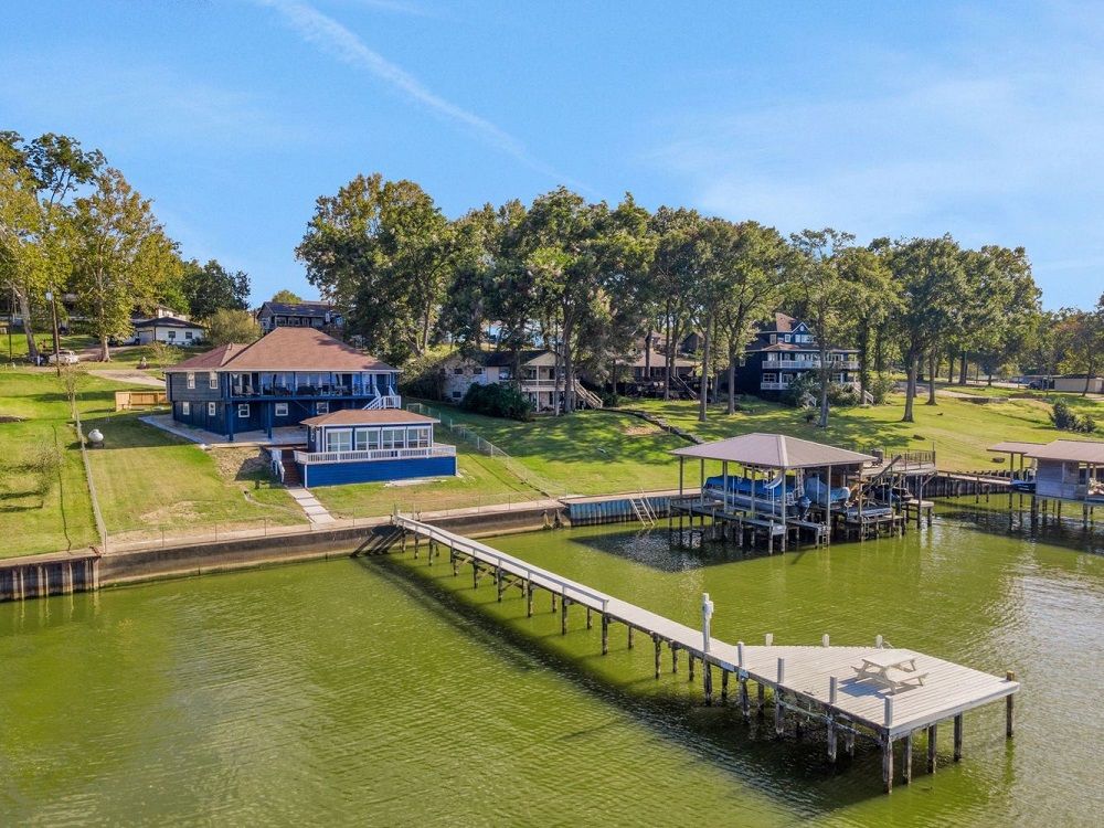 Luxury Lakeside Living