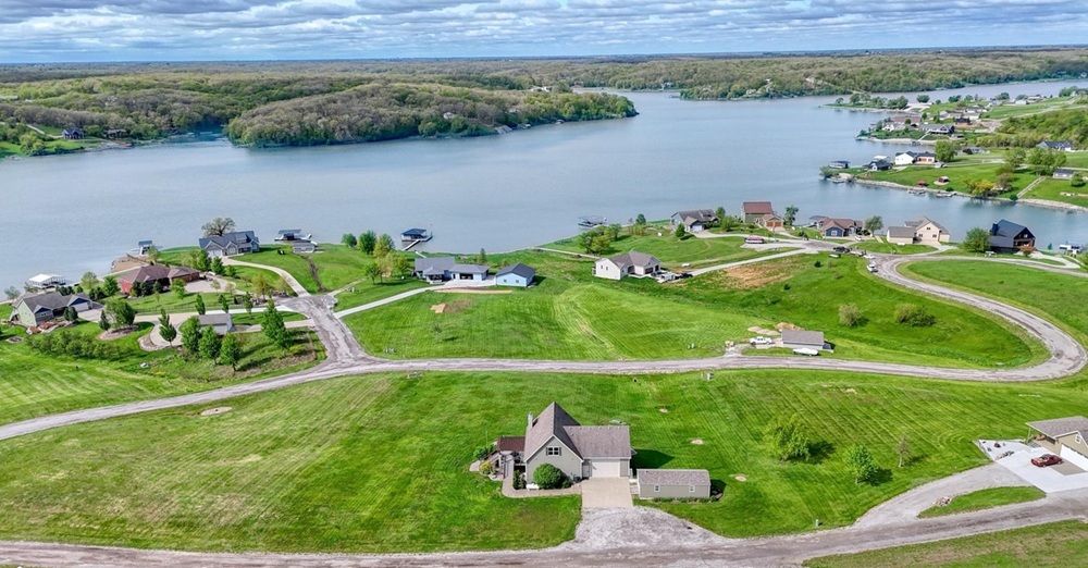 Waterfront Retreat Lakeside Paradise