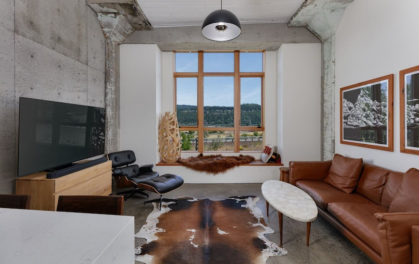 Located In Hood River, Oregon And Zoned For Short Term Rentals!