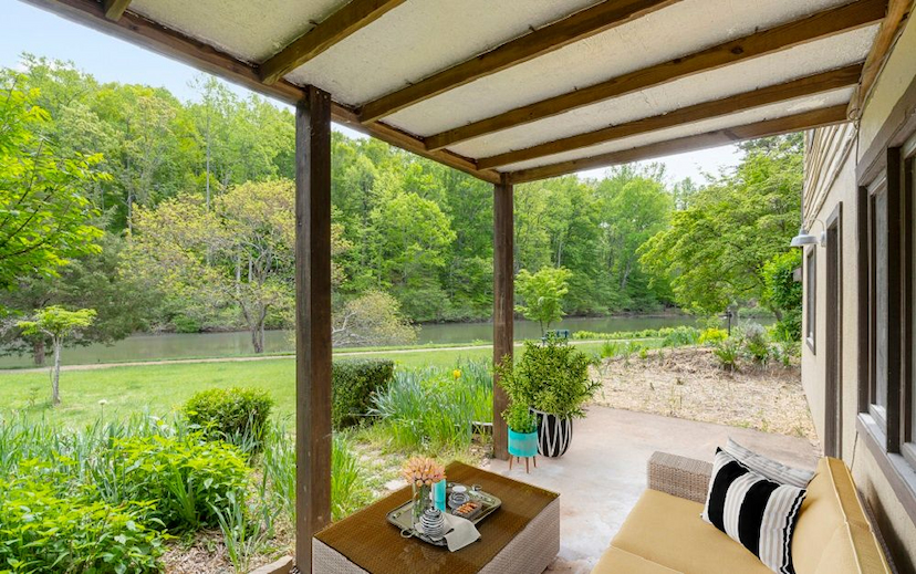 Branchlands Hidden Gem Spacious, Sun-Filled End Unit Just Minutes From Everything Charlottesville.