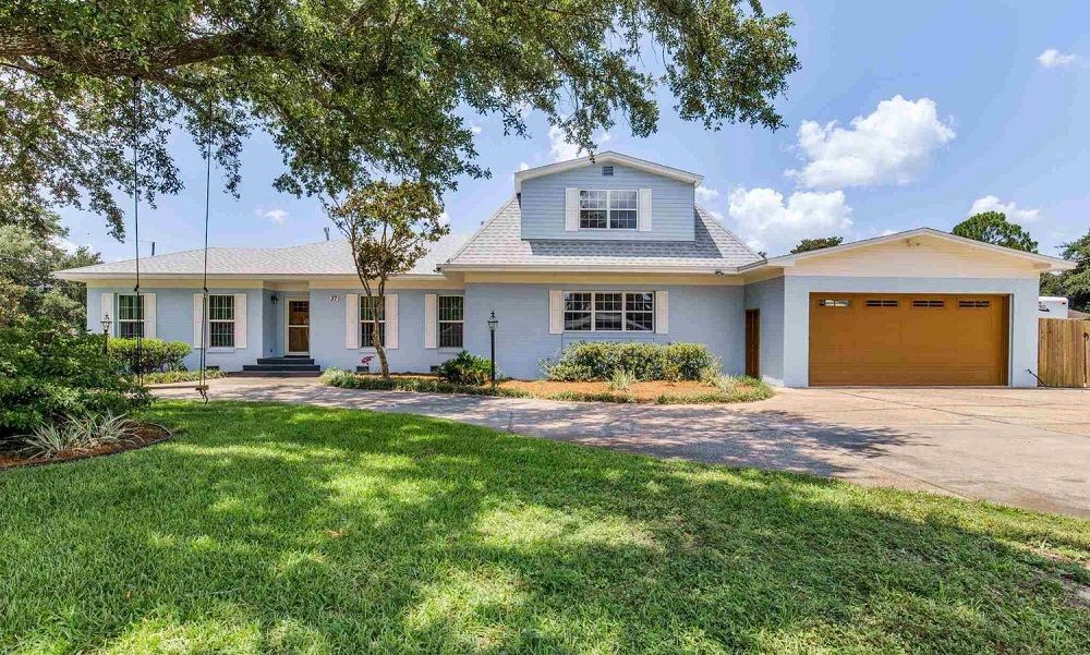 Live In Refined Luxury With Unrivaled Bay Views