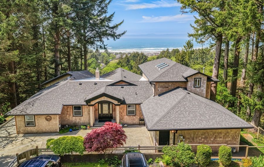 Peaceful Coastal Retreat With Panoramic View