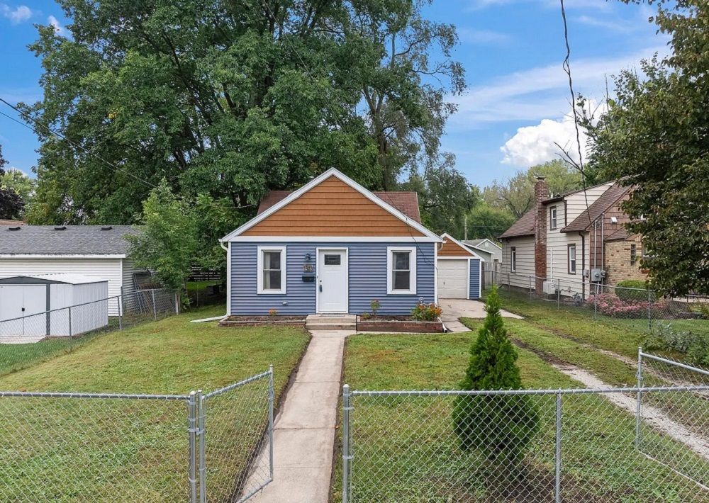 Charming 1-Bedroom Cottage With Modern Updates