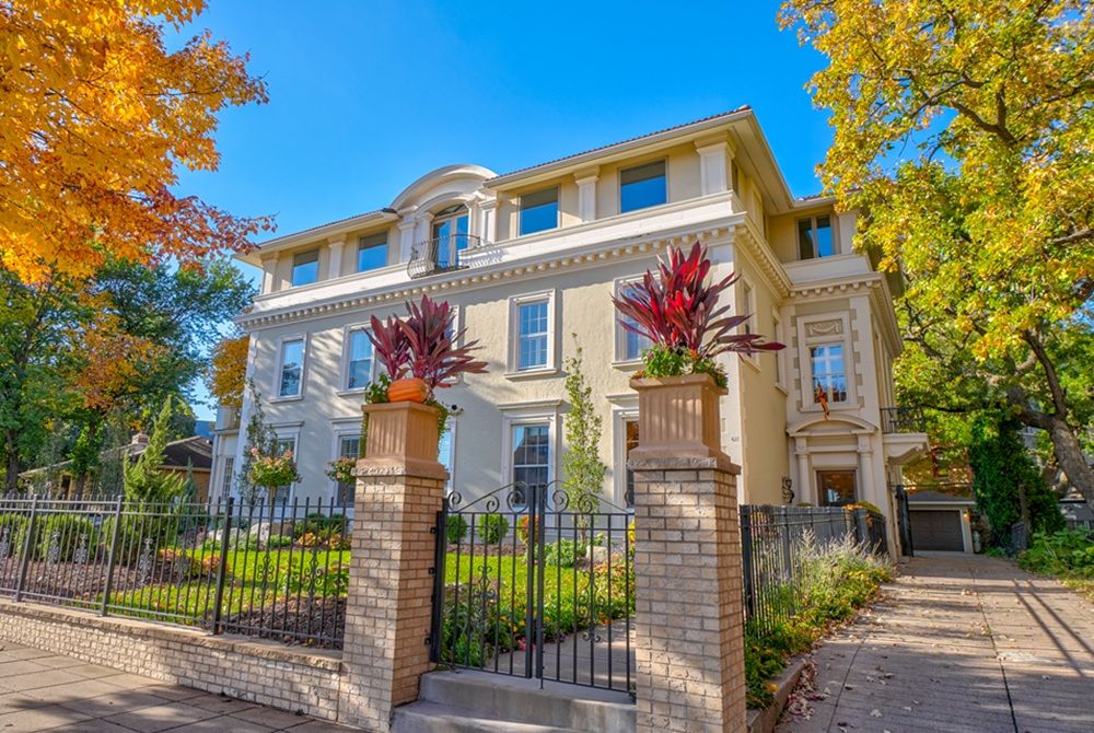 Luxurious Top Floor Condo