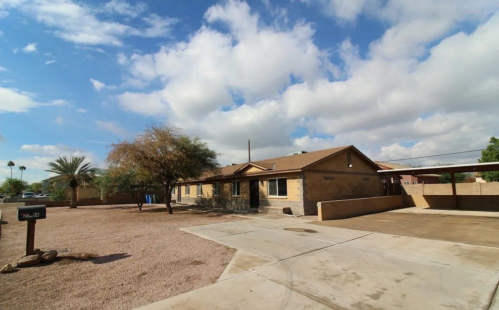 2704 E Southgate Avenue