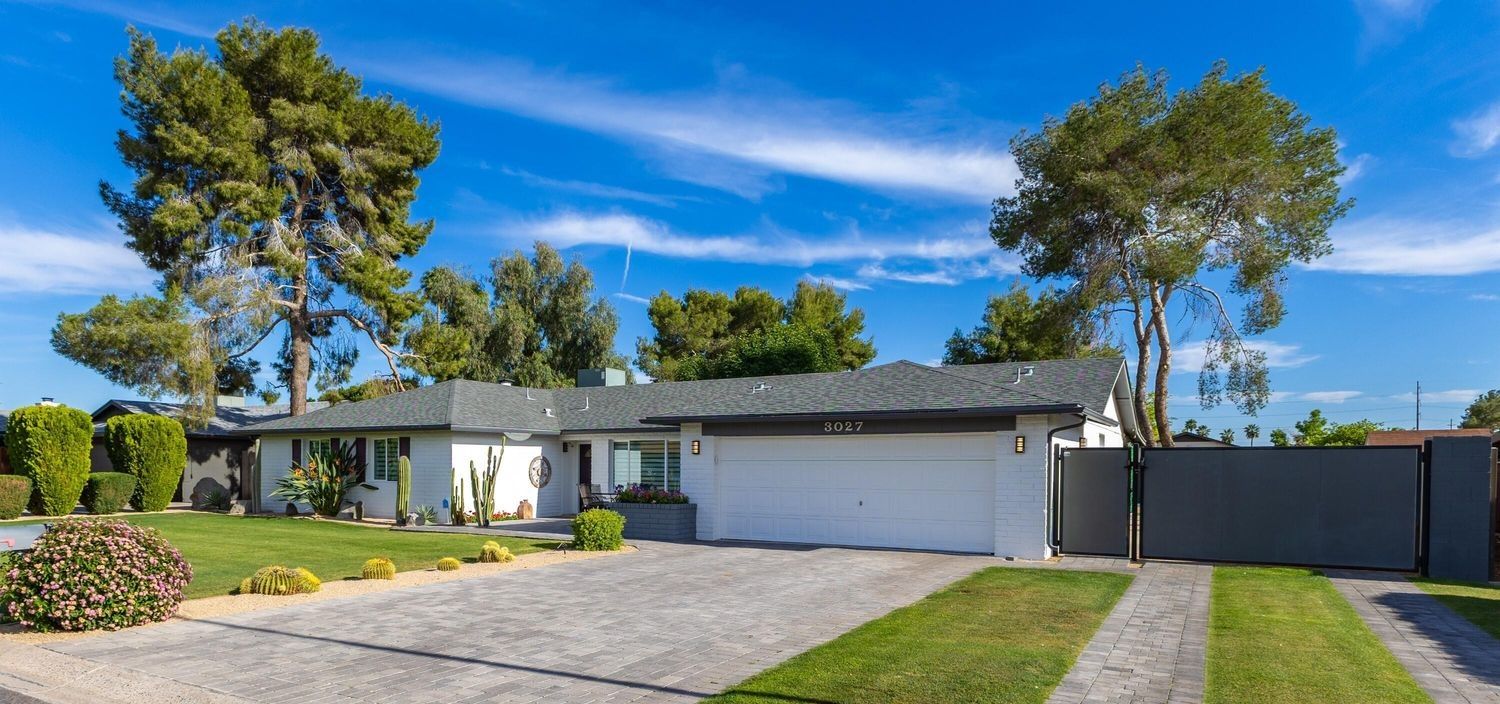 Stylish Updated Home On A Large Lot- North Phoenix