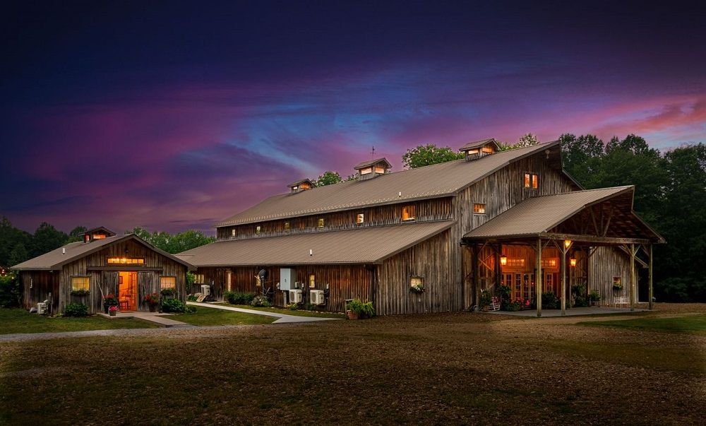Dream Venue Minutes From Lake Cumberland Voted #1 Best Lake In The Nation By USA Today