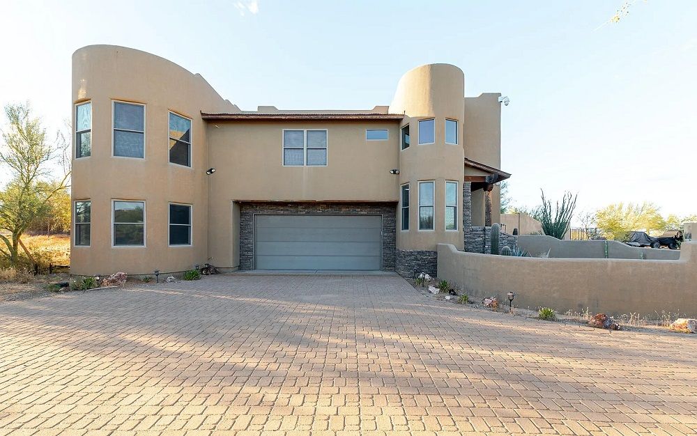 Spacious Desert Oasis Retreat
