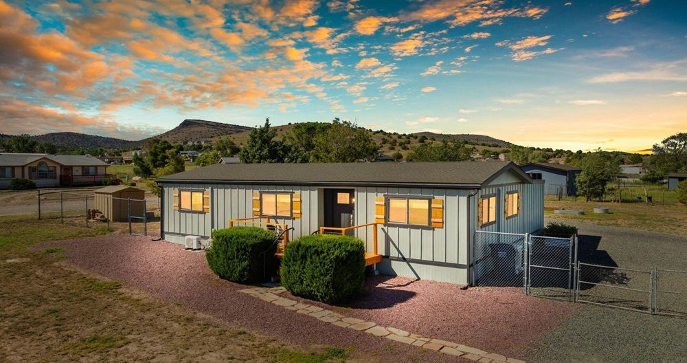 Peaceful Acre Living Modern Manufactured Home With Rv & Self-Sufficient Water