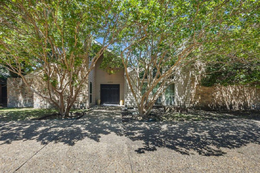 Highlands Gem Elegant Living In North Dallas!