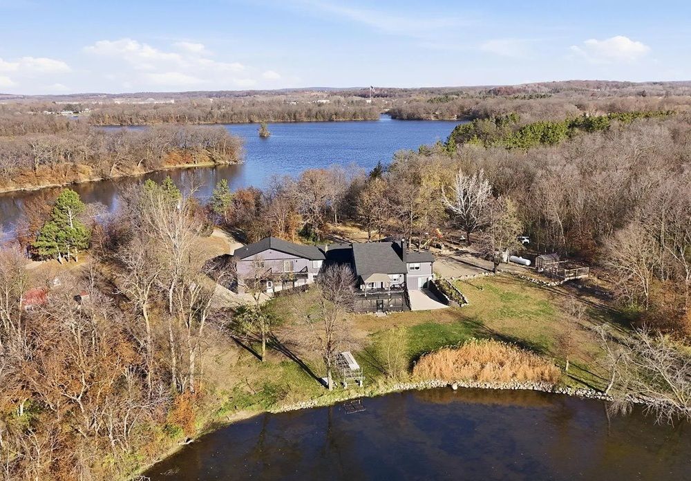 Extraordinary Lake Estate