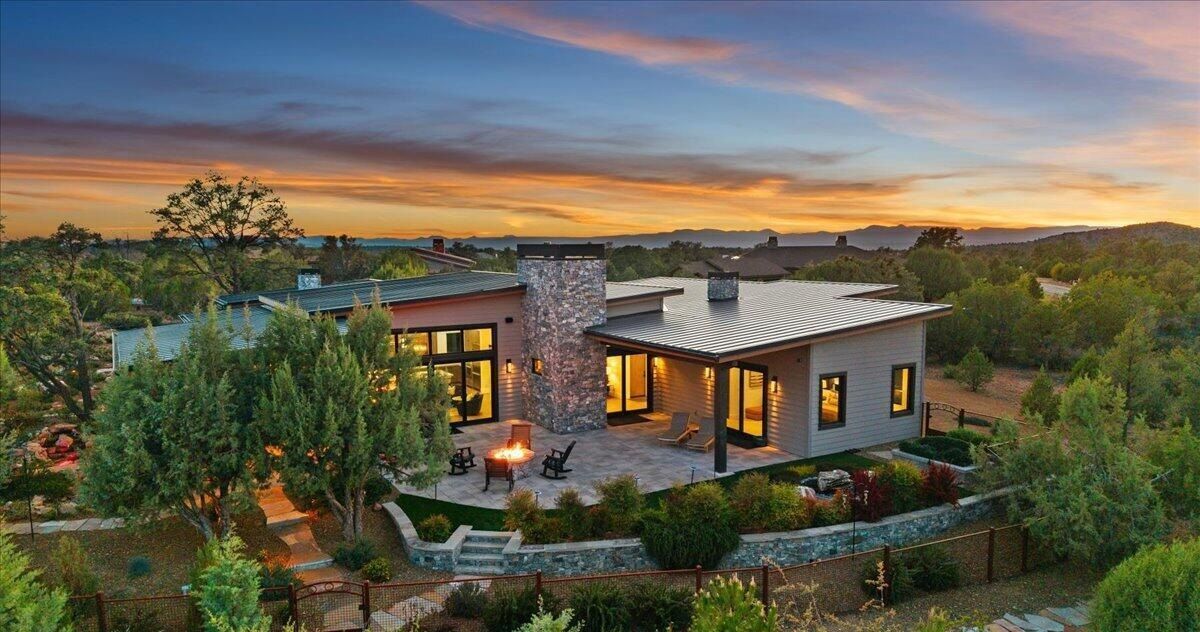 Refined Mountain Contemporary Estate With Breathtaking Views And Exceptional Craftsmanship