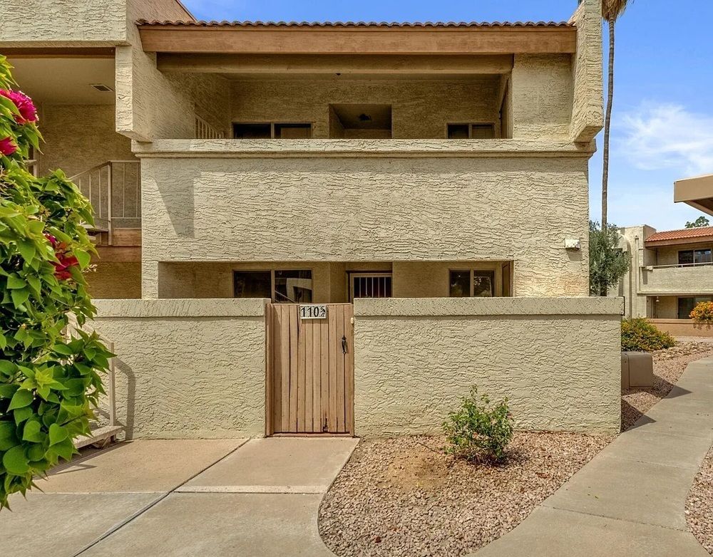 Fully Remodeled Poolside End Unit
