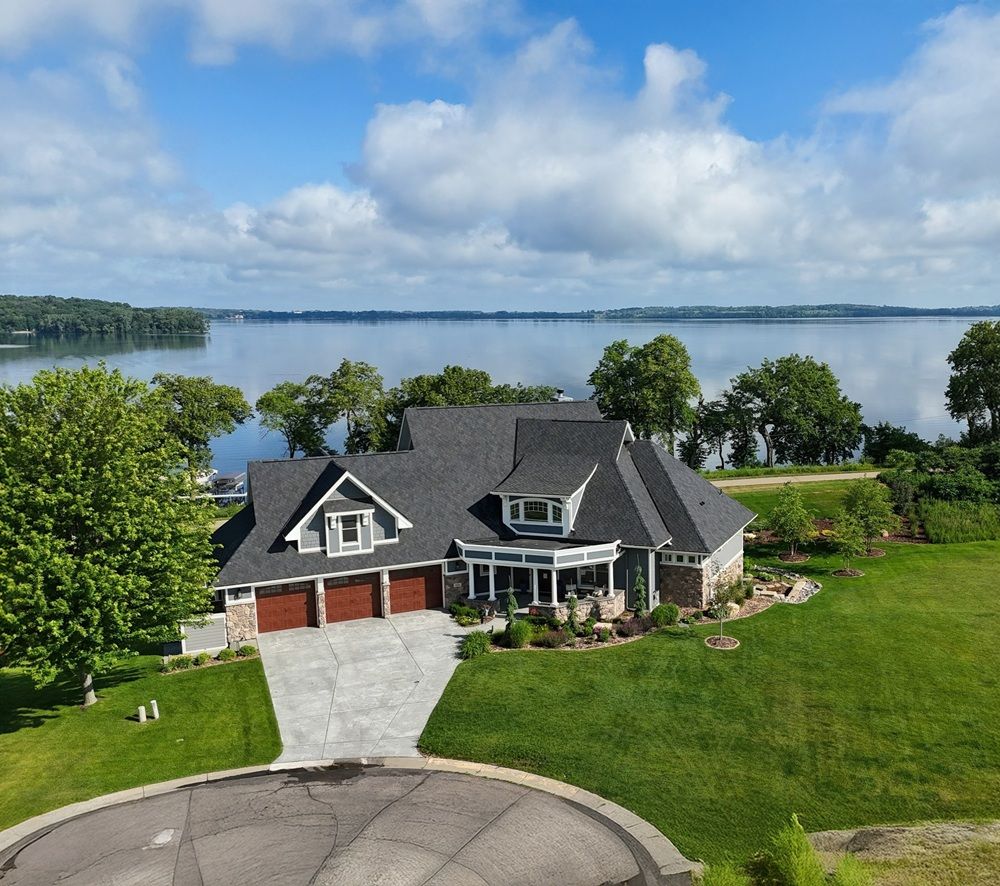 Extraordinary Lakefront Estate