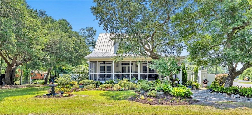 705 Cypress Lakes Cir SE