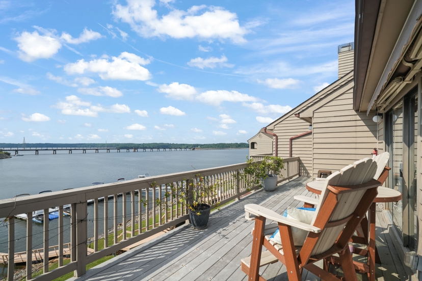 Lakefront Lifestyle At The Moorings