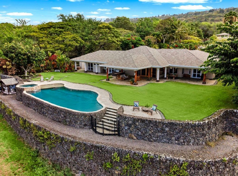 5 Acre Gentleman's Farm With Resort-Like Home