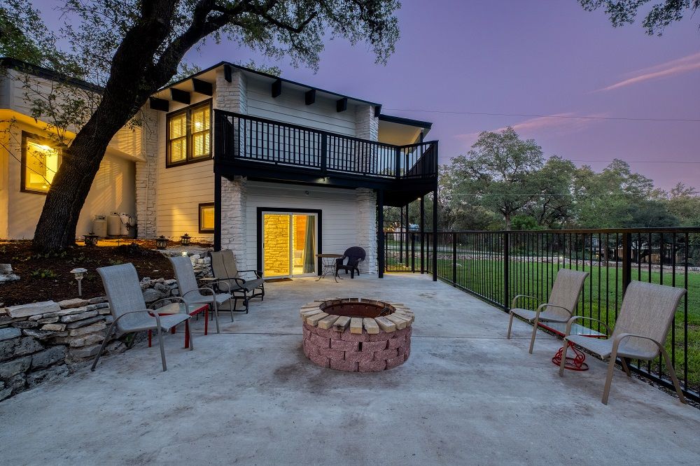 6005 Hudson Bend Road