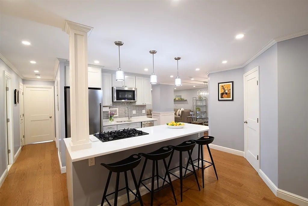 65 East India Row Unit 9C