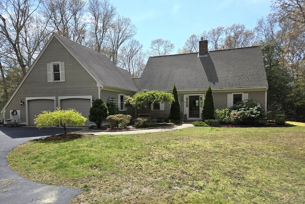 Move In Ready Marstons Mills Cape Furnished And Turn Key - Just Bring Suitcases!