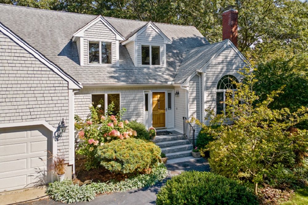 Coastal Living In Town Of Mattapoisett