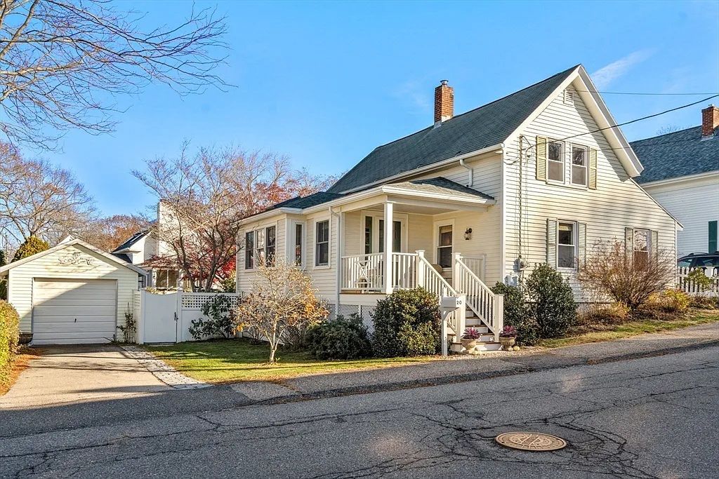 Gloucester Retreat Coastal Charm