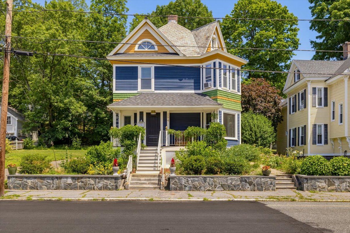 Classic Victorian In Belvidere With Gourmet Kitchen & Gardens