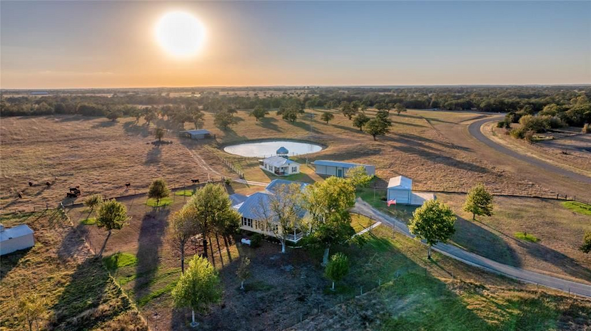 Red Oak Acres, Vintage Farmhouse