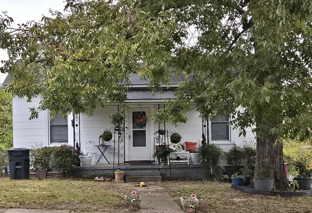 806 Hughes Street
