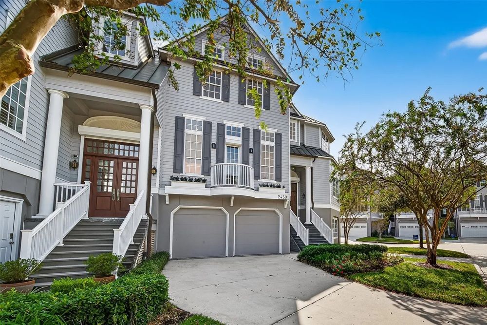 The Perfect Luxury Waterfront Property!