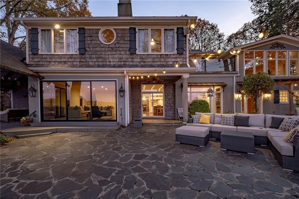 Remarkable.dream Home On 3 Lots.