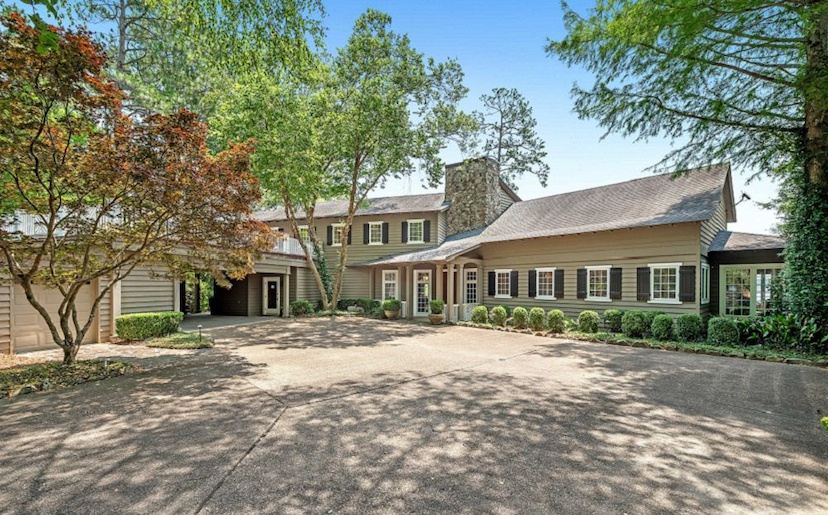 Unmatched Lakefront Living Experience
