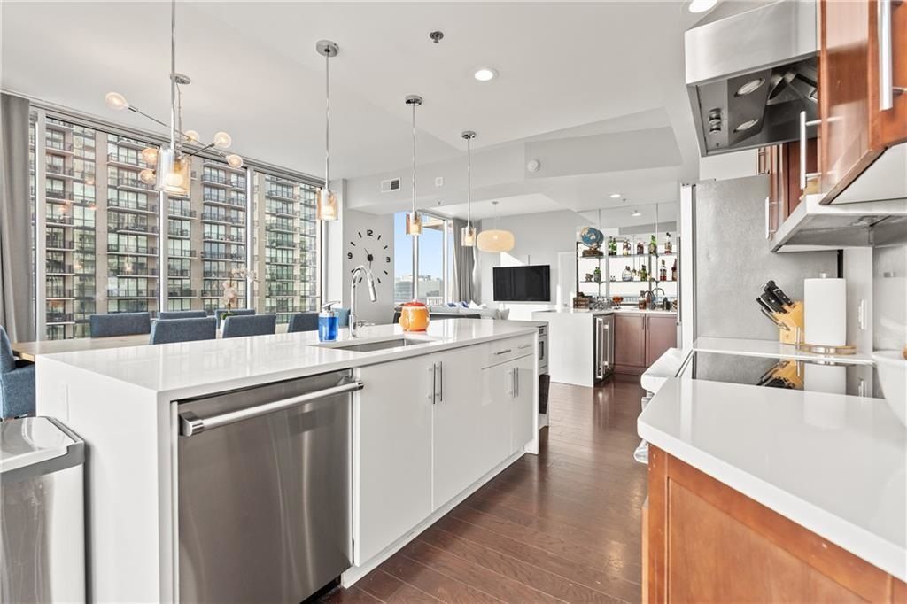 Renovated 3/3 Corner Unit In Midtown With 2 Views!